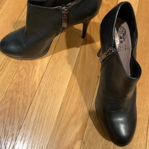 Size 5 Vince Camuto high-heeled booties